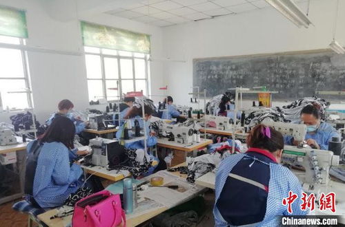 山西鄉(xiāng)村自辦服裝廠助貧困勞動力就業(yè) 產(chǎn)品銷往海內(nèi)外