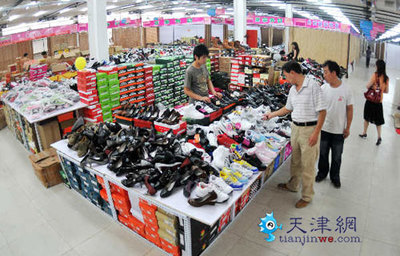 天環(huán)外貿(mào)服裝批發(fā)市場(chǎng)17日開業(yè)-服裝行業(yè)動(dòng)態(tài)新聞-中國(guó)服裝人才網(wǎng)